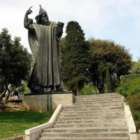 Aria Near The Famous Znjan, Daire